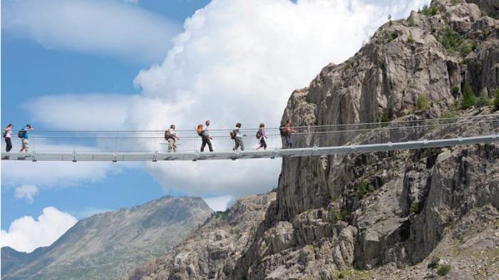 Die Hängebrücke zwischen der Belalp und Riederalp ist